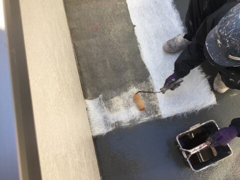 外壁塗装の際にベランダの防水工事は必要か？保護トップコートだけで大丈夫？