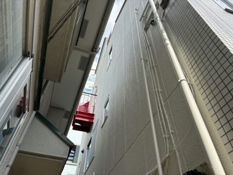 雨漏りの発生している外壁1面を塗装@渋谷区代々木の外壁塗装工事