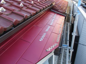 屋根葺き替え　ガルバリウムカバー工法