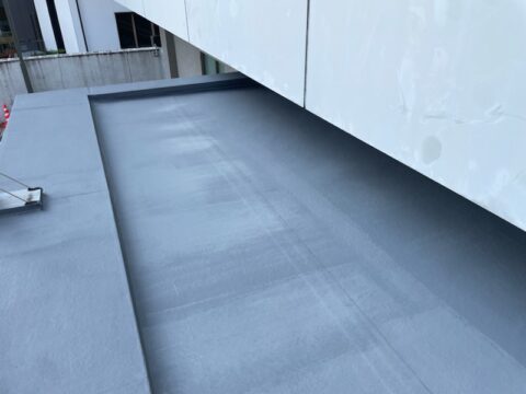 エントランスの庇から雨漏りで漏電発生！！＠台東区蔵前の庇防水工事で雨漏り修繕