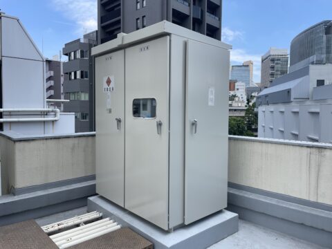 キュービクル塗装は足立区鹿浜のセイルズにお任せください。