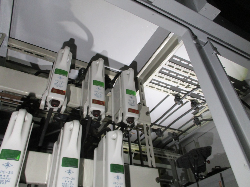 キュービクル内部塗装　深夜停電作業　施工時間指定可能です