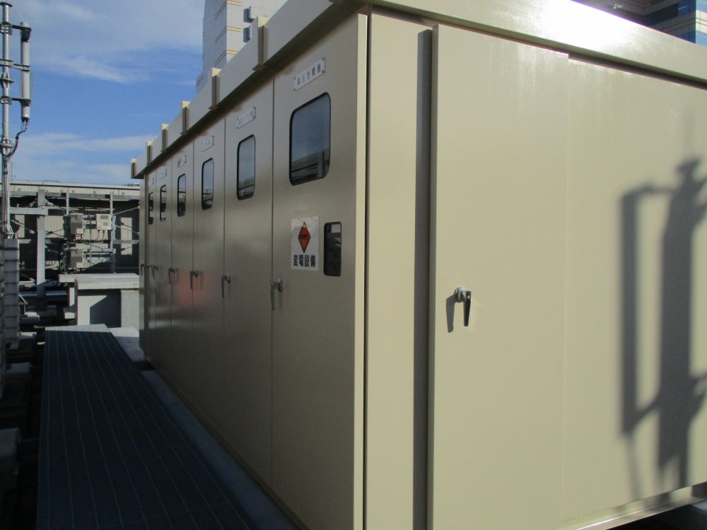 新宿区のビルキュービクル塗装工事　キュービクル外部