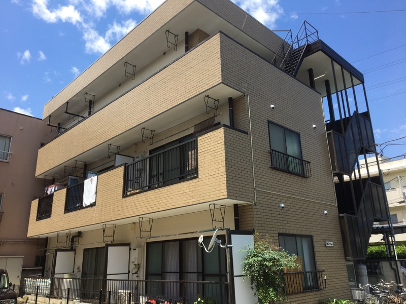 足立区東和の集合住宅外壁塗装工事　施工紹介　仮設敷地20㎝！！