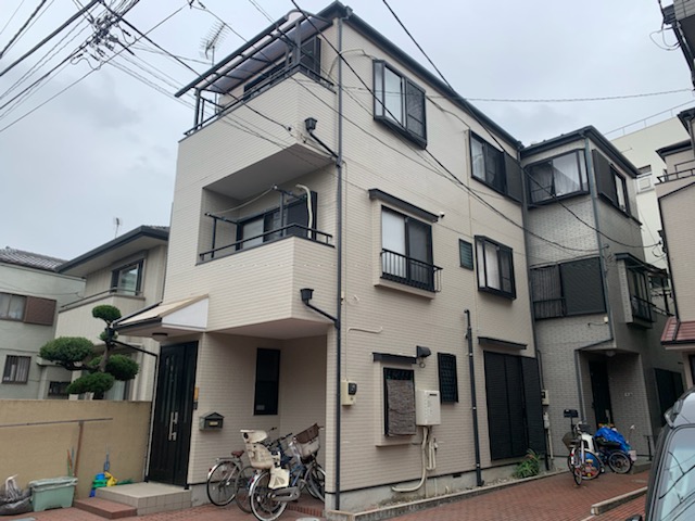 本日足立区本木の外壁塗装が完了しました。