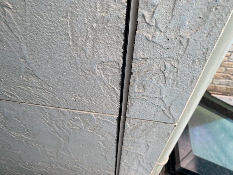 外壁シーリングの劣化は雨漏りの危険信号！！外壁シーリングの劣化によるひび割れや隙間ができていませんか？