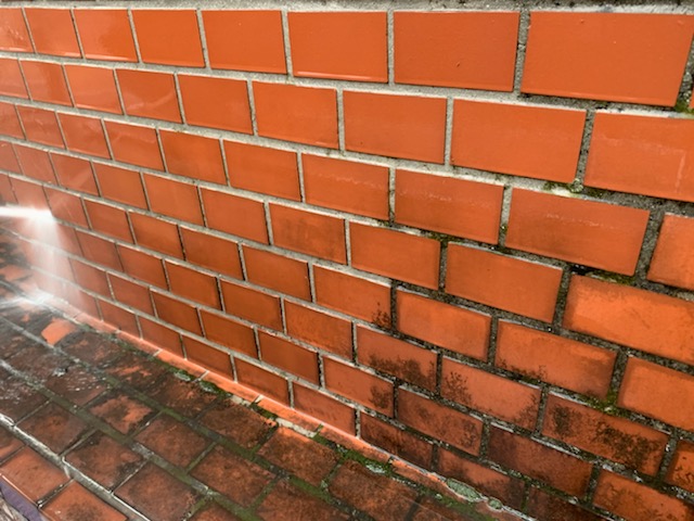 雨天時は高圧洗浄日和！！雨天時の高圧洗浄清掃で住民や近隣や通行人の影響を軽減！！/足立区竹の塚の高圧洗浄