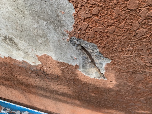 外壁の爆裂や塗膜が剥がれている場合はどうするの？/足立区竹の塚の外壁下地補修