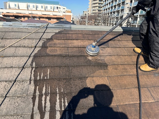 北区東十条 外壁塗装工事｜足場の架設と高圧洗浄の様子【戸建て住宅】