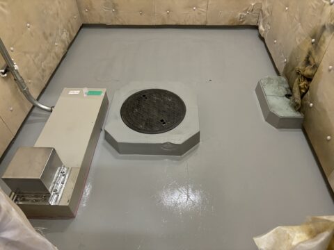 機械室の防塵塗装　東日本塗料のフォークリフトも走行可能なフローンヌルサットで塗装