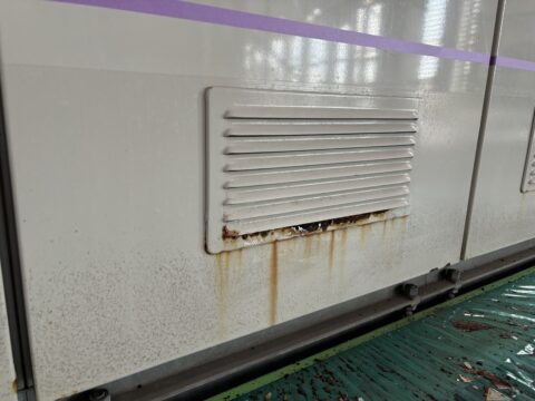 対薬品の高耐久塗料で鉄部の腐食を予防しよう。