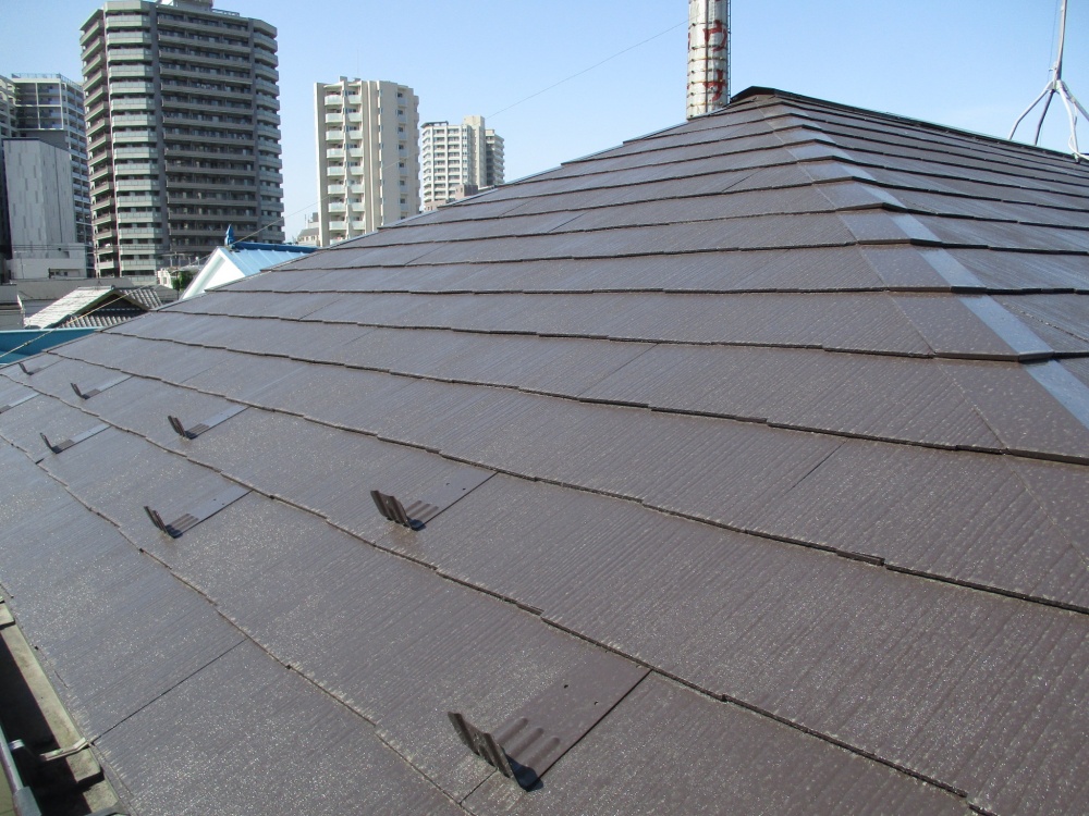 大田区蒲田の屋根遮熱塗装工事　屋根材が劣化でパリパリ