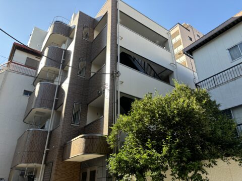 雨漏りの原因はALC板間のシーリングの劣化？北区田端新町の集合住宅の外壁塗装