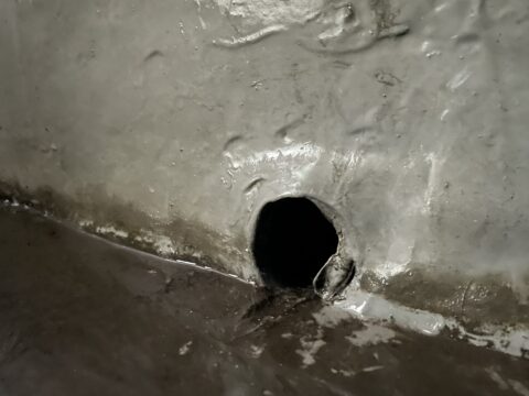 雨漏りが発生　原因はベランダの排水口の改修ドレンの破損