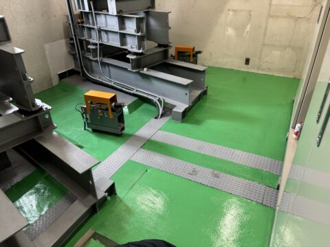 中央区築地のエレベーター機械室防塵塗装　エレベーター防水工事と併せて施工