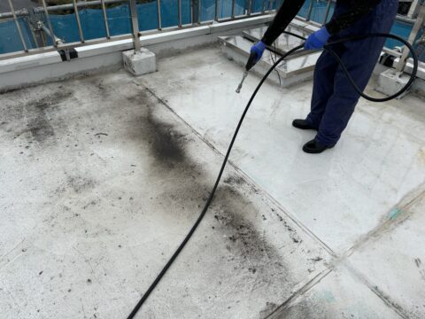 年数が経過した外壁にはダメージがたくさん蓄積されております。／足立区関原の外壁塗装工事