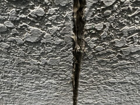 外壁のヒビをシーリングで補修したけれど・・・@外壁DIYの注意点