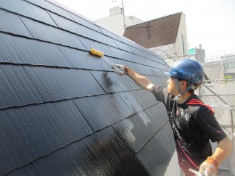 屋根遮熱塗装工事　タスペーサーで縁切り