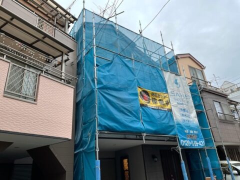 外壁塗装色をカラーシュミレーションで検討中！！荒川区東尾久で外壁塗装工事が始まりました。