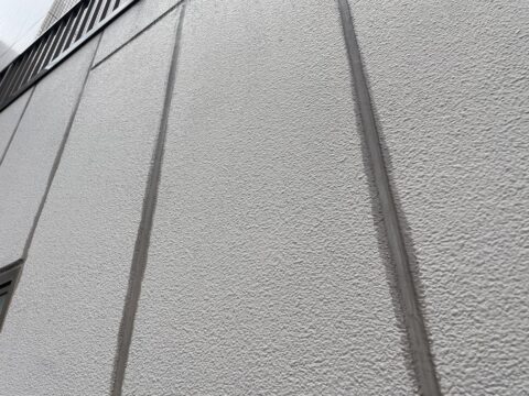 外壁のシーリングが変色して黒くなってしまった。@シーリングのブリード現象