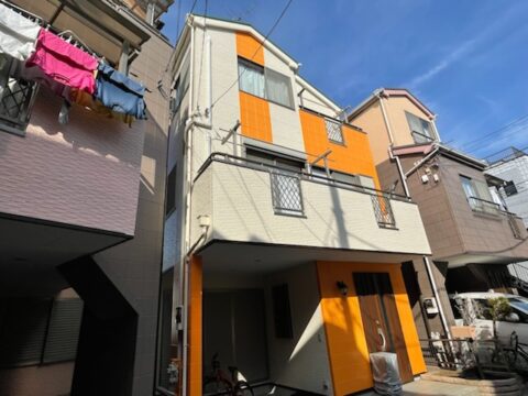 外壁のクラックは雨漏りが発生する前に直しましょう！！荒川区東尾久の外壁塗装工事が完了しました。