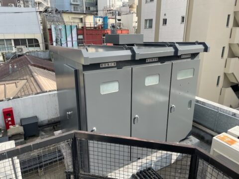 高耐久ふっ素樹脂塗料でキュービクルを保護塗装＠武蔵野市吉祥寺本町のキュービクル塗装工事