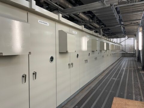 キュービクル塗装は設備機器塗装のスペシャリスト職人集団のセイルズにお任せください。