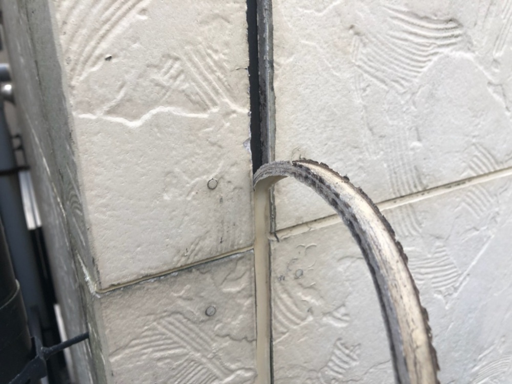 サイディングの目地シールは打ち替え？打ち増し？/江戸川区東瑞江のシーリング工事