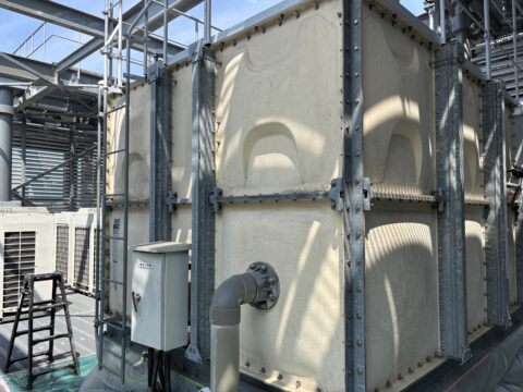【屋上の貯水タンク塗装工事】夏場に注意したいFRPの劣化と定期的なメンテナンスの必要性│東京都千代田区