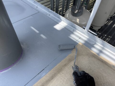 貯水タンク上塗り