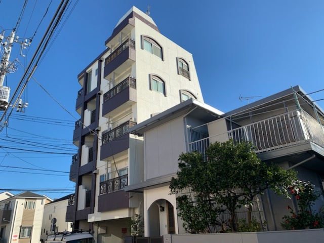 狭い敷地もしっかり塗装！！足立区大谷田の外壁塗装工事が完了しました。