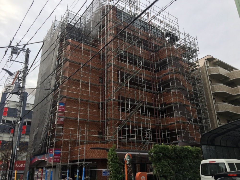 大規模改修工事の仮設足場設置/江戸川区西葛西