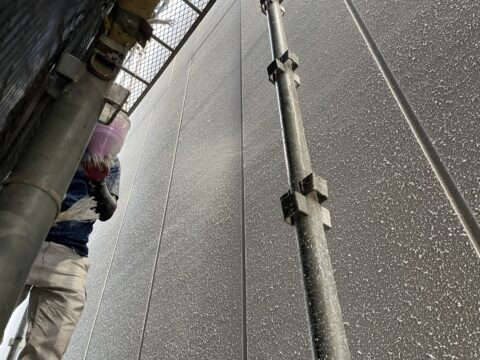 吹付塗装工事もお任せください！新築ALC外壁の弾性タイル吹付塗装