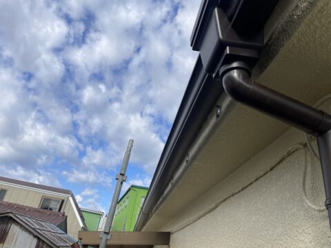 外壁塗装工事と一緒に雨樋の交換も！足立区鹿浜で雨樋の交換工事