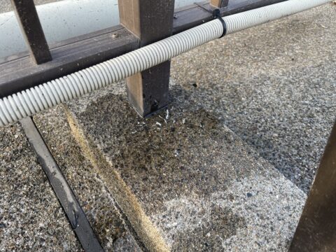 古い屋上の手すりが雨漏りの原因になっているかも⁉︎@川口市南鳩ヶ谷の防水工事が始まりました。