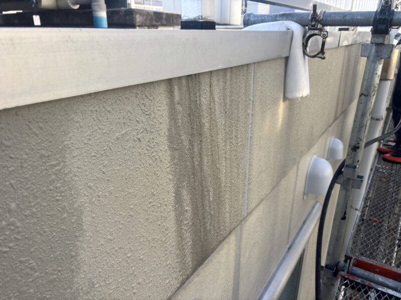 外壁の黒ずみは高圧洗浄でどこまで落ちる？落ちない汚れの正体とは