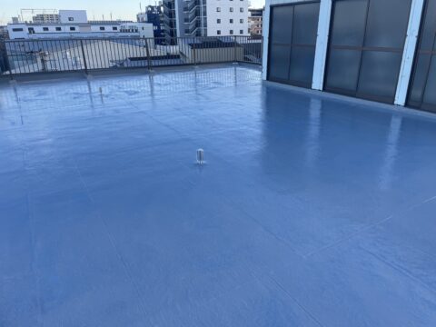 屋上のウレタン防水は膨れが発生しにくい通気緩衝工法がおすすめ！@川口市南鳩ヶ谷の屋上防水工事