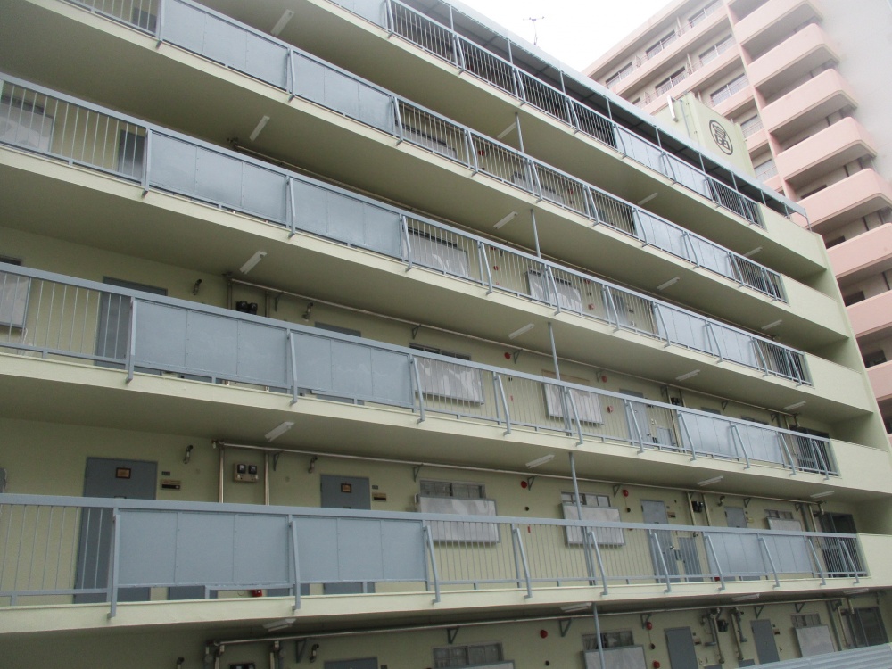 中央区のマンション大規模改修工事　地上8階建ての集合住宅の外壁塗装　工期2か月