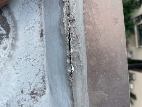 小さな工事もお任せください。マンション屋上の防水破断の補修工事＠中野区東中野の防水工事