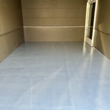 【東京都世田谷区　エントランス防塵塗装】防塵塗装でエントランスを綺麗に保ちましょう。