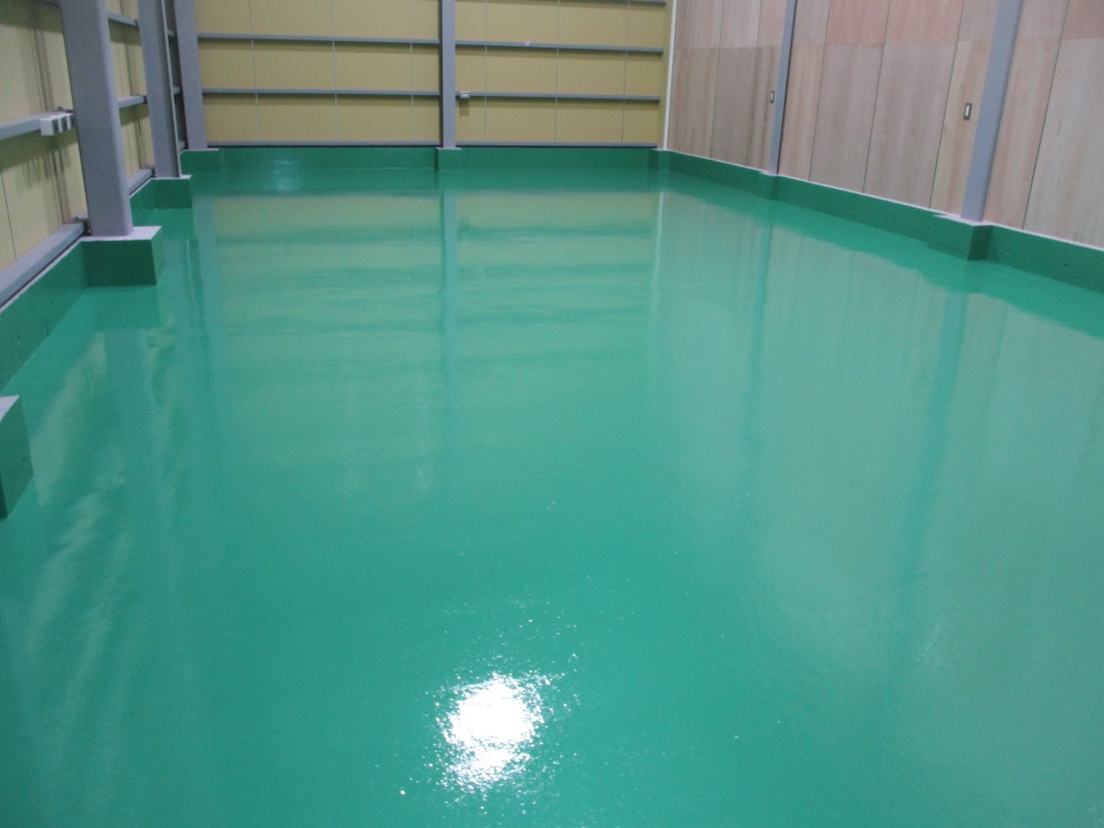 工場床塗装　臭気の少ない水性塗料でもフォークリフト走行可能塗料/茨城県坂東市