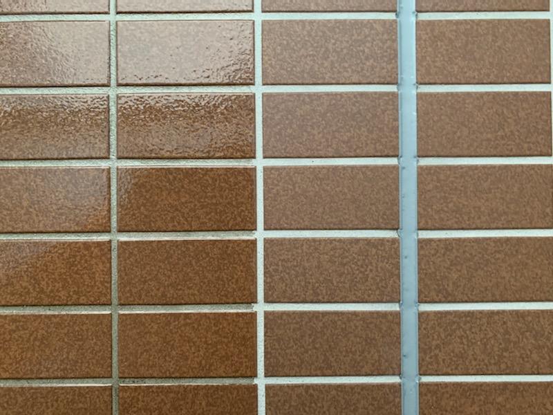 タイルのクリヤー塗装は艶が全艶、半艶、3分艶、艶消しから選択できます。/墨田区業平のタイル塗装工事