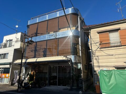 外壁塗装と合わせてガラス清掃も実施！手が届かない高所の窓もピカピカに│埼玉県越谷市