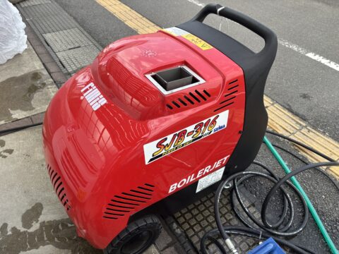 薬品を使わずに外壁・屋根のカビやコケを徹底除去！環境に優しい温水高圧洗浄とは？