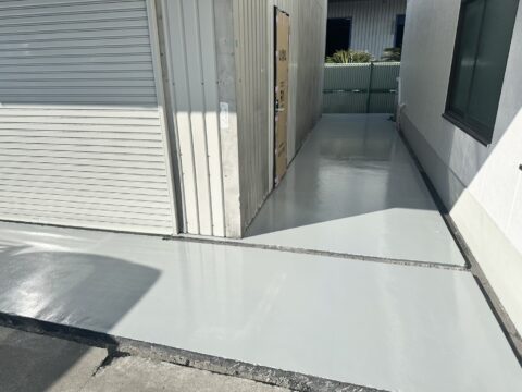 【埼玉県八潮市　外部通路床防塵塗装】フォークリフト走行可能！強靭なフローンヌルサット使用の防塵塗装