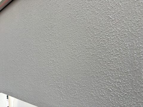 【東京都北区　階段室壁塗装】マスチック塗装でひび割れ防止に！