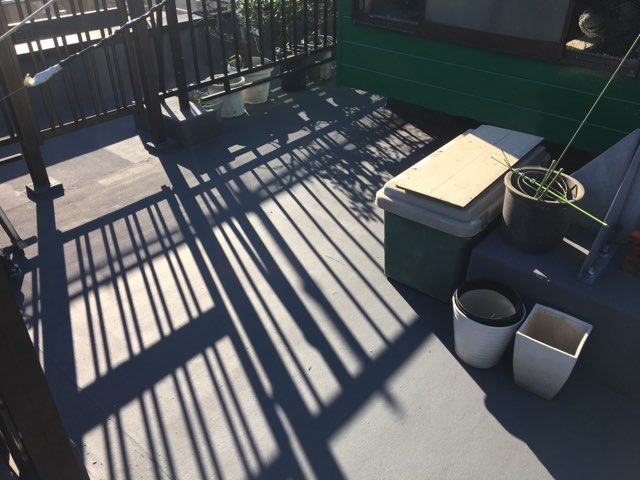 湿気の多い屋上は多少の水分があっても施工が可能なポリマーセメント防水で改修