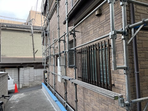 足場を立てるスペースが狭いのですが足場を建てられますか？＠足立区西新井本町の外壁塗装工事
