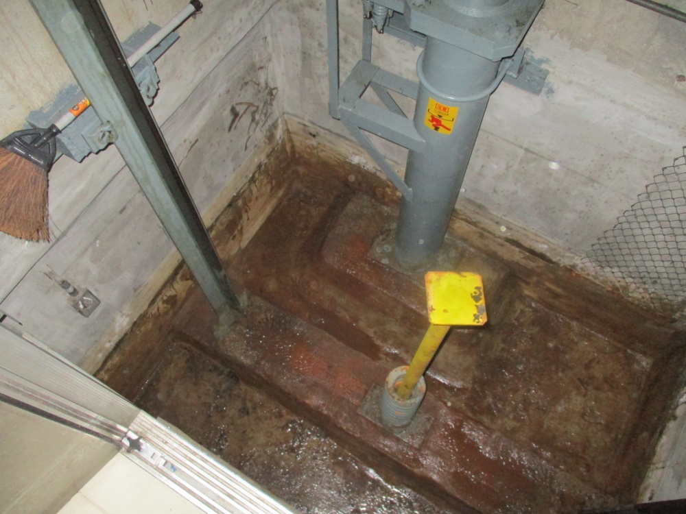 エレベーターピットの雨漏り