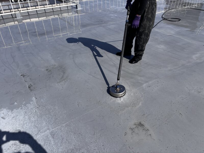 【足立区入谷】足場なしでも水が飛ばない？屋上防水の「5年目メンテナンス」